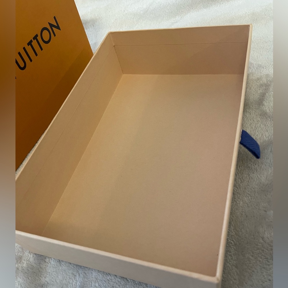 Louis Vuitton Gift Box - Picture 2 of 5